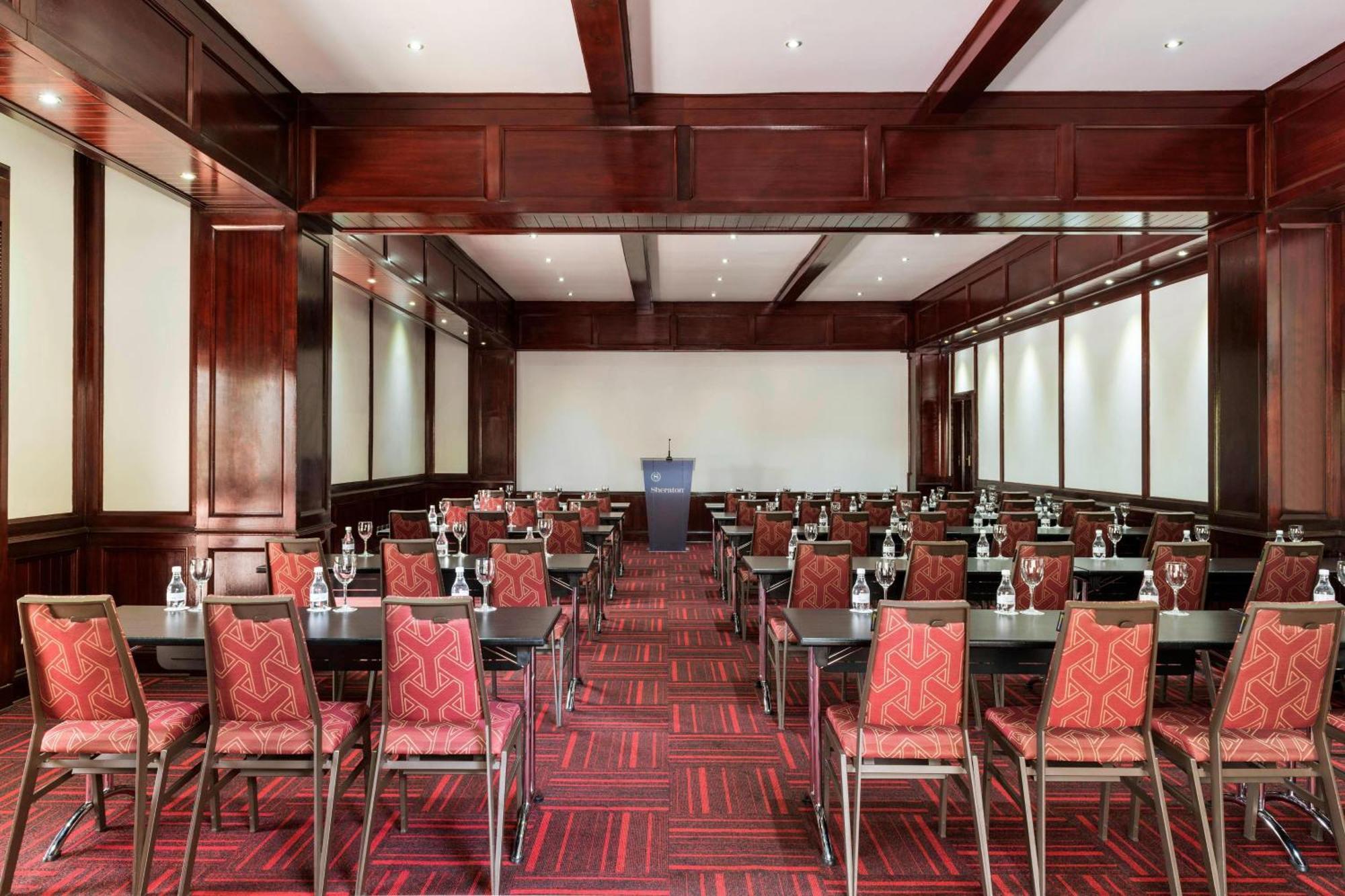 Sheraton Pretoria Hotel Extérieur photo Meeting room