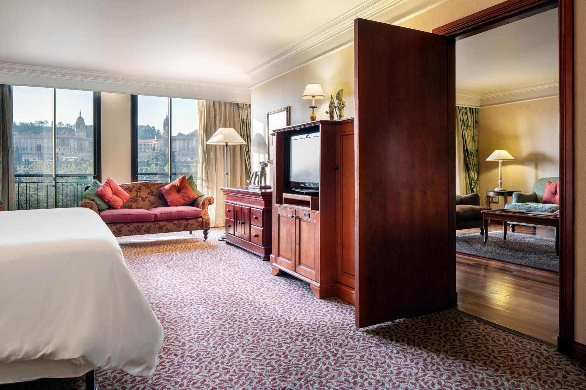 Sheraton Pretoria Hotel Extérieur photo A room at the hotel