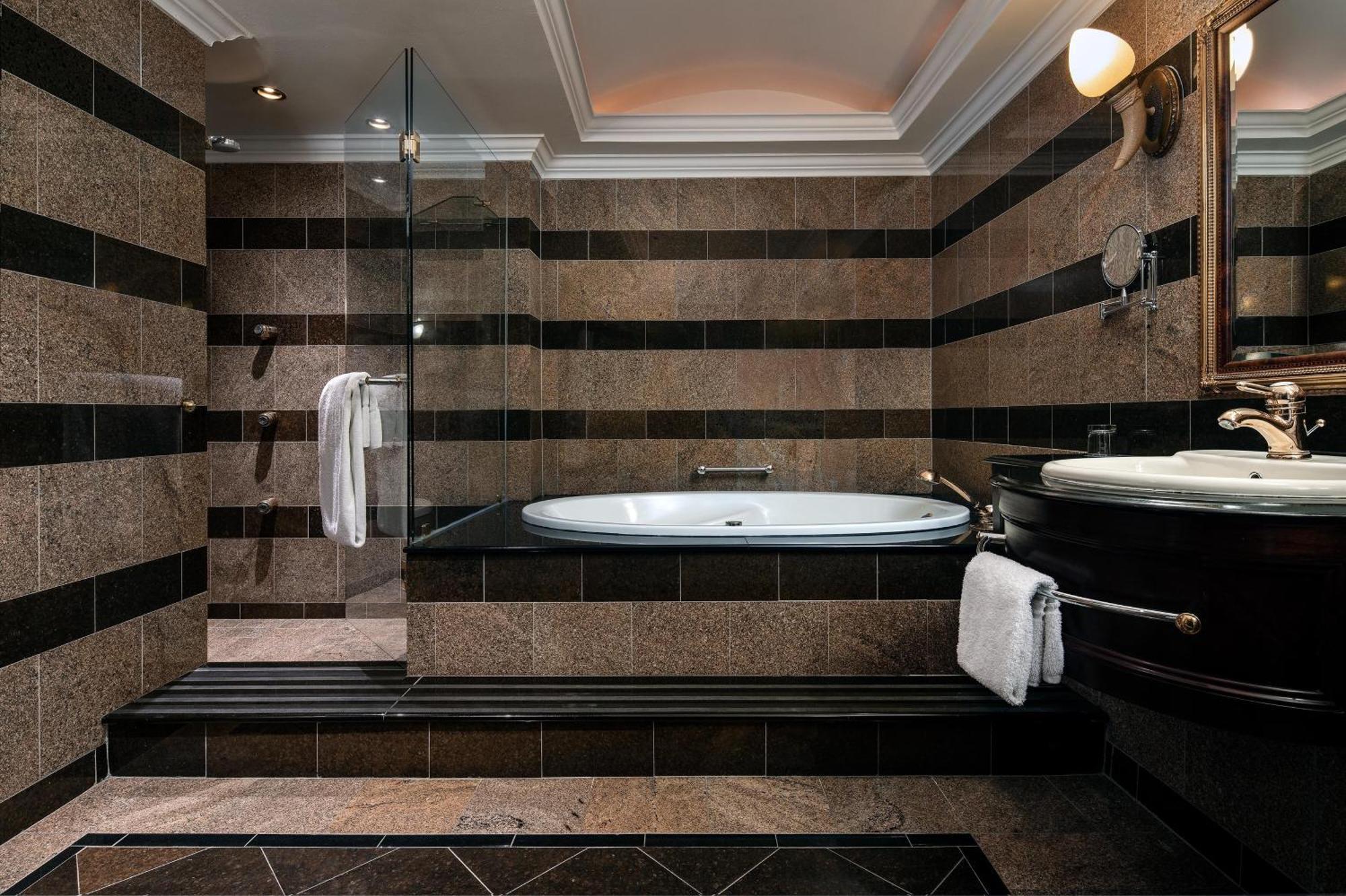 Sheraton Pretoria Hotel Extérieur photo Bathroom
