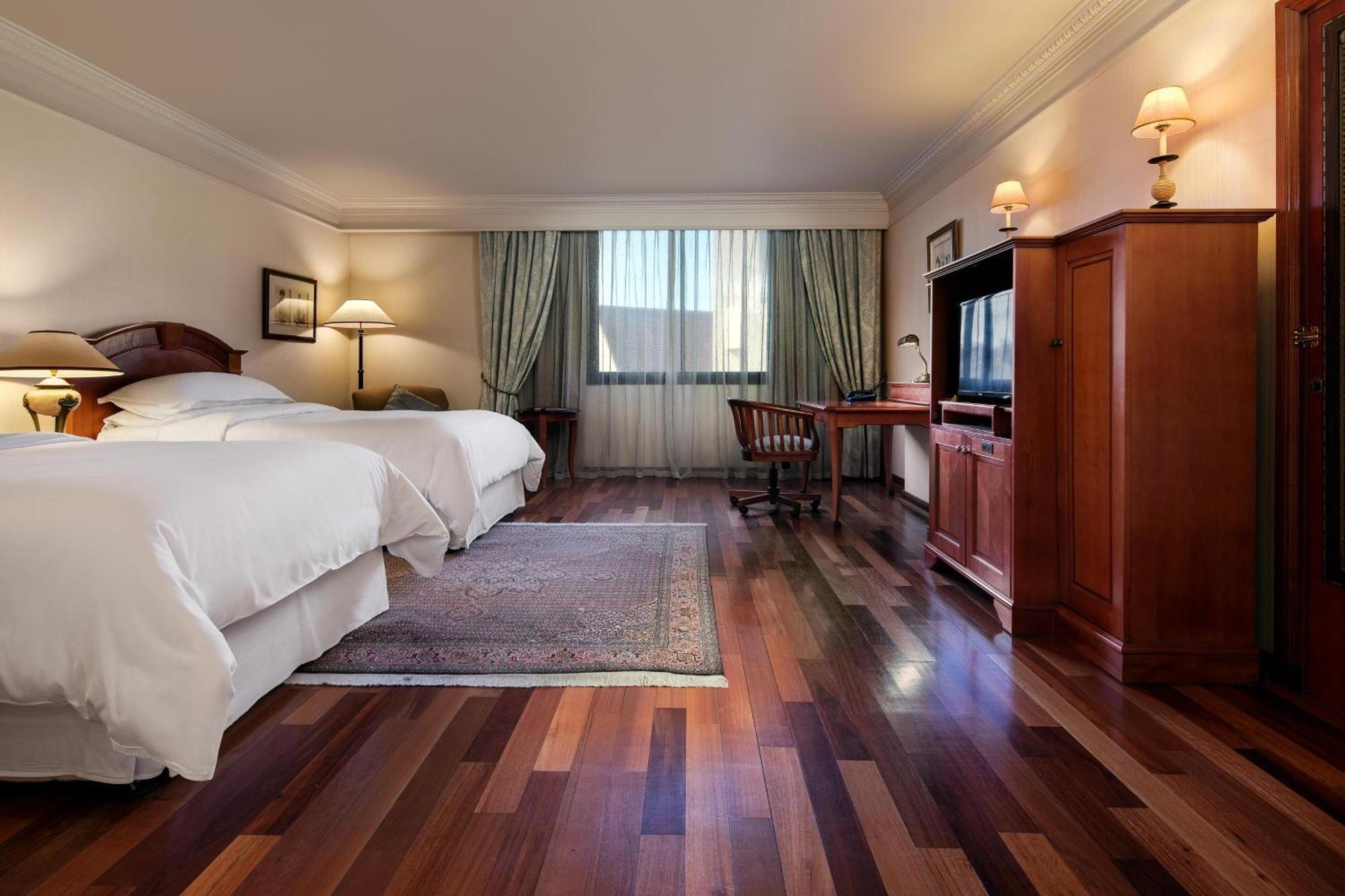 Sheraton Pretoria Hotel Extérieur photo A room at the hotel