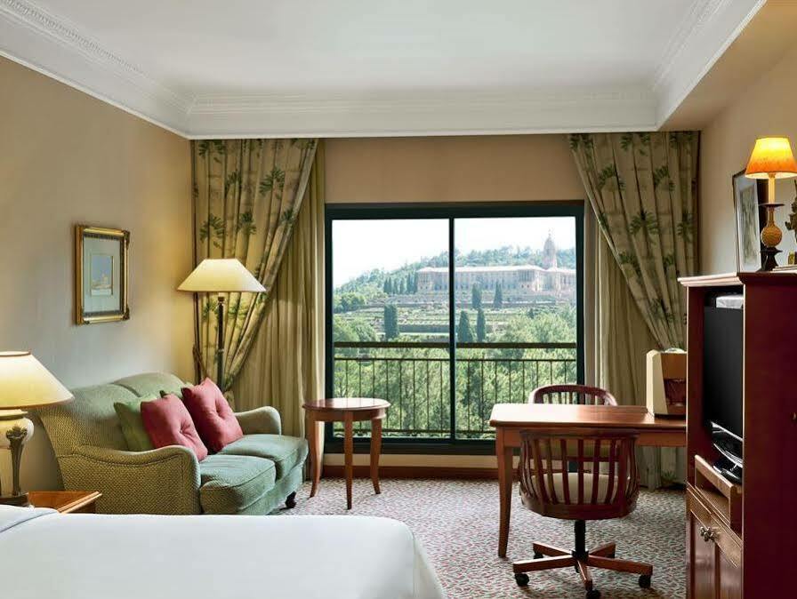 Sheraton Pretoria Hotel Extérieur photo Deluxe Room